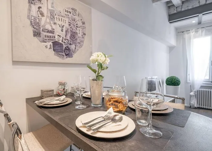 Canal View - San Marco Apartment *